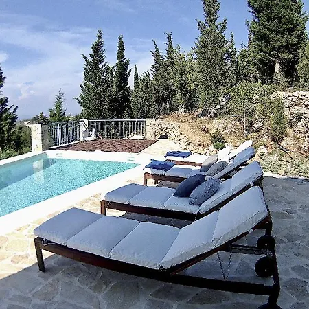 Boo Premium Living Villa Tsoukaládhes